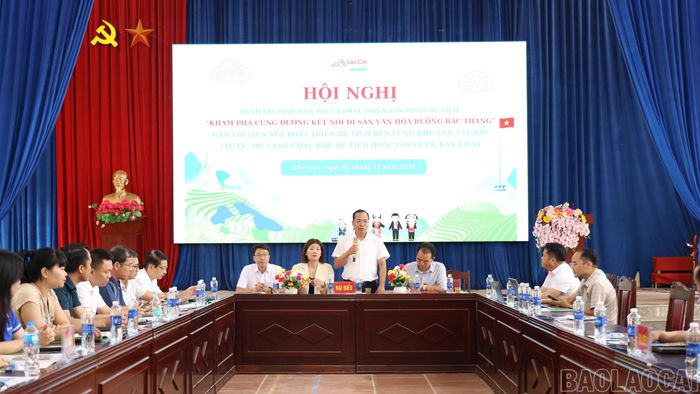 Lãnh đạo Trung tâm Xúc tiến Đầu tư, Thương mại và Du lịch chủ trì hội thảo.