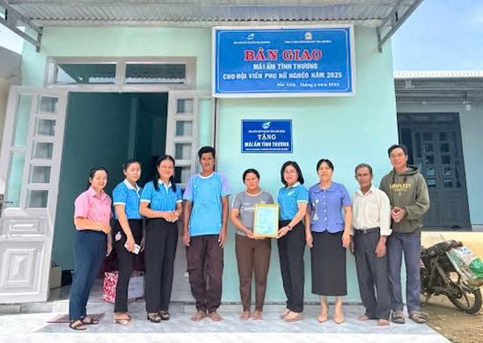 Chị Ka Phụng ngày nhận nhà mới