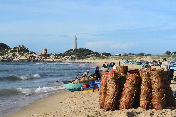 Những năm 2008 - 2010, ngư dân nơi đây gặp nhiều khó khăn do nguồn thuỷ sản bị cạn kiệt