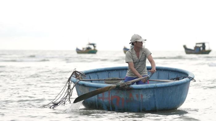 Ngư dân ra khơi đánh cá