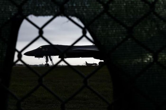 Máy bay ném bom B-1B Lancer tại căn cứ RAF Fairford, hạt Gloucestershire, Anh ngày 27/9 Ảnh: Reuters