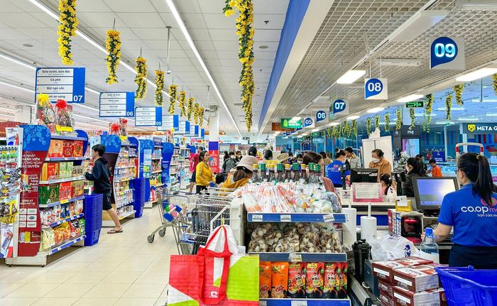 Hoạt động mua bán tại trung tâm thương mại