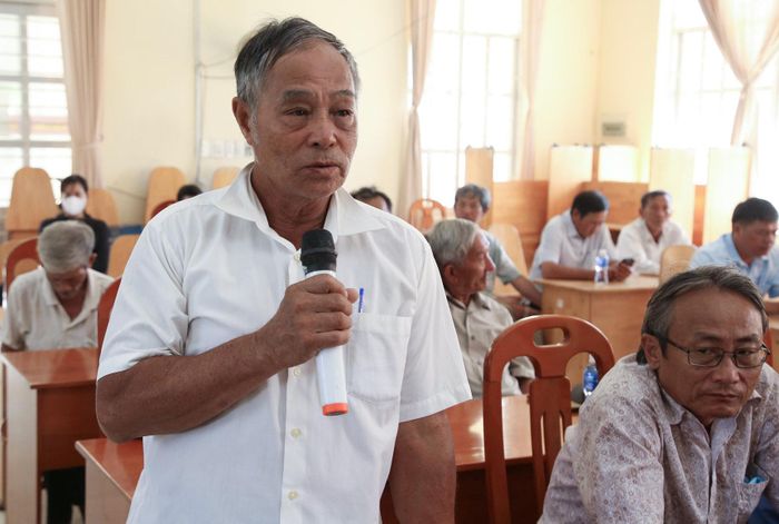 Cử tri Ngô Trung Thành phát biểu ý kiến tại hội nghị