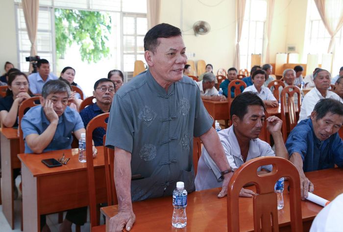 Cử tri Võ Phước Hội, xã Liên Hương nêu ý kiến tại hội nghị