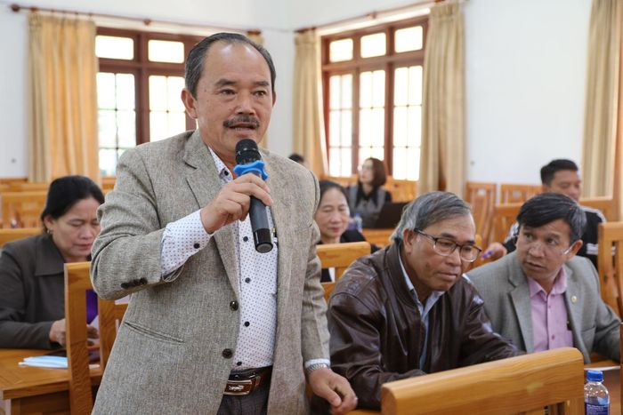 Cử tri Trương Bá Quý, Tổ trưởng tổ dân phố Lâm Phú kiến nghị về trợ cấp cho cán bộ cơ sở, công tác dọn dẹp vệ sinh môi trường trên địa bàn