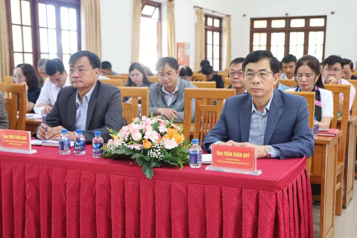 Đại diện các sở, ban, ngành, địa phương và đông đảo cử tri trên địa bàn tham dự