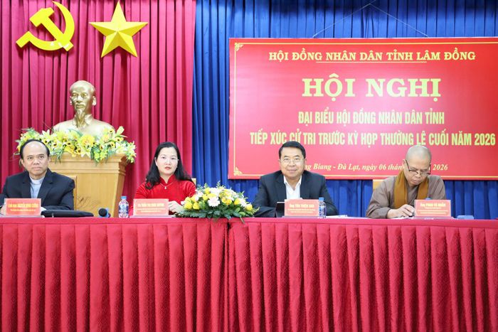 Các đại biểu chủ trì tại hội nghị