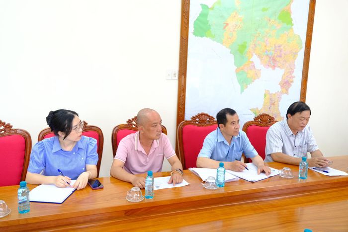 Đại diện lãnh đạo Báo và Phát thanh, Truyền hình Lâm Đồng và xã Bảo Lâm 1 tham dự buổi làm việc