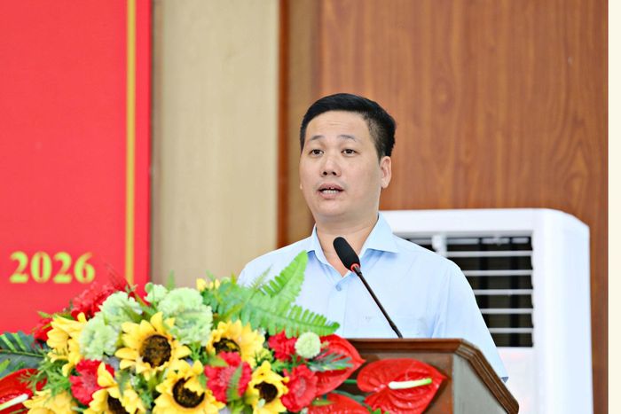 Chủ tịch UBND xã Đạ Tẻh 2 Phùng Minh Đức trả lời các kiến nghị của cử tri thuộc thẩm quyền