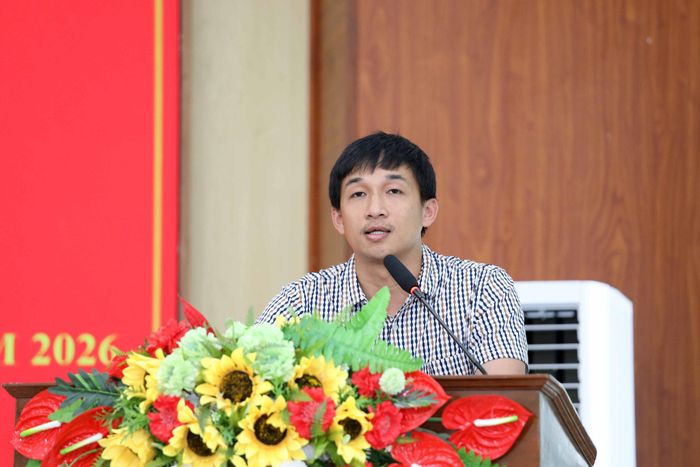 Phó Giám đốc Sở Y tế Trần Đức Trung trả lời kiến nghị của cử tri về nội dung, quy trình chi trả bảo hiểm y tế