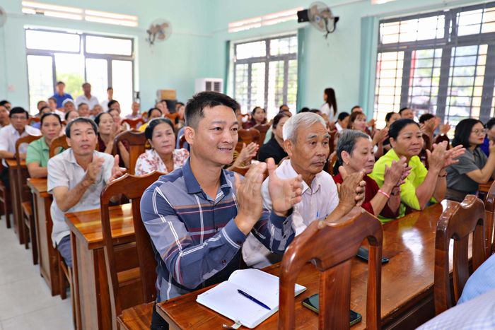 Cử tri 2 xã Đạ Tẻh 2 và Đạ Tẻh 3 đồng tình với phần với phần trả lời của Đại biểu HĐND tỉnh, lãnh đạo các sở, ngành, địa phương