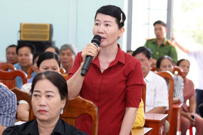 Cử tri Nguyễn Thị Vân, thôn Hà Đông, xã Đạ Tẻh 3, kiến nghị tại buổi tiếp xúc