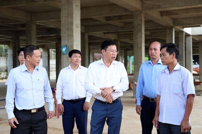 Đồng chí Lưu Văn Trung, Phó Bí thư Tỉnh ủy, Chủ tịch HĐND tỉnh Lâm Đồng đã tới thăm dự án Nhà máy sản xuất CO2 trên địa bàn xã Đắk Song