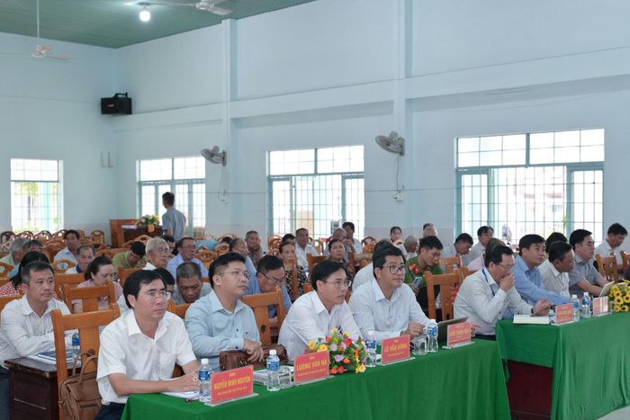 Các đại biểu tham gia buổi tiếp xúc