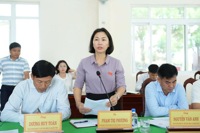 Bí thư Đảng ủy, Chủ tịch HĐND xã Tuy Đức Phạm Thị Phượng báo cáo việc thực hiện Nghị quyết số 57-NQ/TW tại địa phương