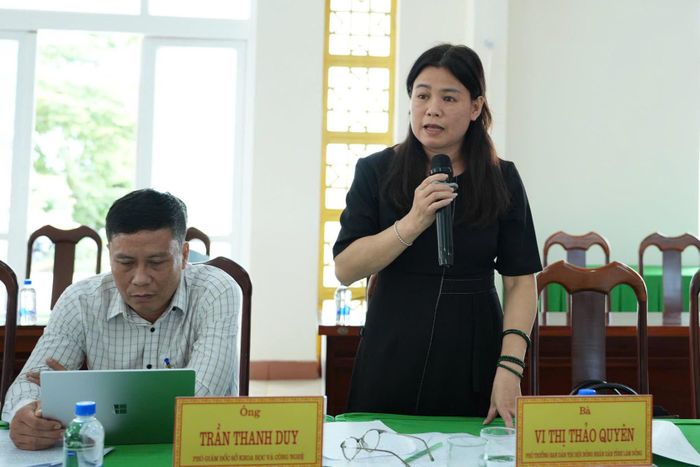 Phó Trưởng Ban Dân tộc, HĐND tỉnh Lâm Đồng Vi Thị Thảo Quyên trao đổi các ý kiến tại buổi giám sát
