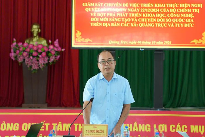 Phó Chủ tịch HĐND tỉnh Lâm Đồng Y Quang BKrông phát biểu kết luận buổi giám sát tại Quảng Trực, Tuy Đức