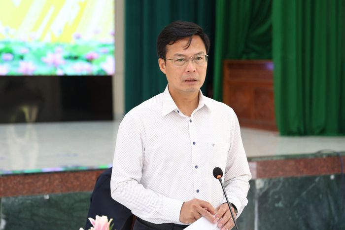 Phó Chủ tịch UBND tỉnh Đinh Văn Tuấn phát biểu kết luận tại buổi làm việc