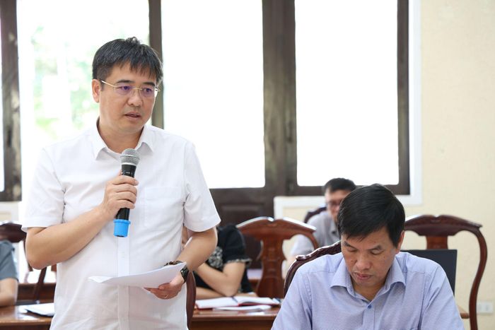 Chủ tịch UBND xã Đinh Văn Lâm Hà Hoàng Việt Lâm báo cáo tại buổi làm việc