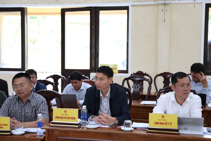 Lãnh đạo sở, ngành tại buổi làm việc
