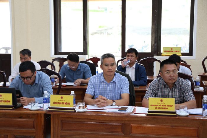 Lãnh đạo sở, ngành tại buổi làm việc