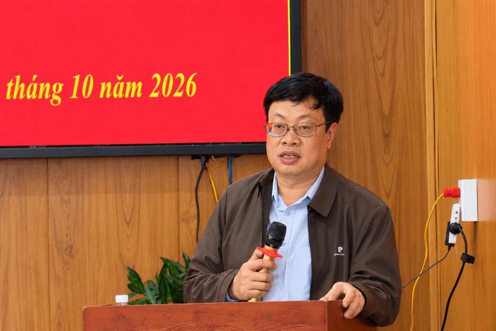 Ông Nguyễn Thanh Chương, Phó Giám đốc Sở Xây dựng trả lời các kiến nghị thuộc thẩm quyền