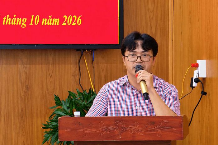 Ông Thái Văn Sơn, Phó Chủ tịch UBND xã Tân Hội trả lời các nội dung thuộc thẩm quyền