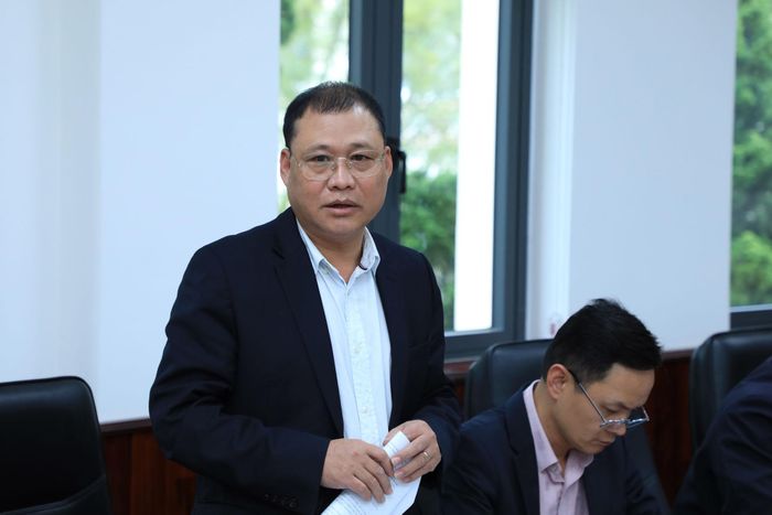 Phó Giám đốc Báo và Phát thanh, Truyền hình Lâm Đồng Bùi Thanh Quang đề xuất các nội dung và thời gian tổ chức các hoạt động văn nghệ, thể thao