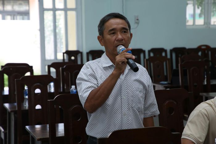 Cử tri Đinh Văn Hiền nêu ý kiến tại hội nghị