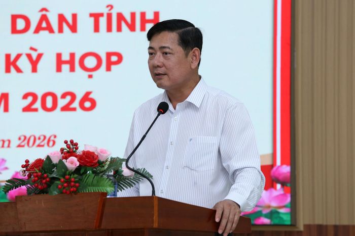 Đại biểu Tiêu Hồng Phúc, Ủy viên Ban Thường vụ Tỉnh ủy, Phó Chủ tịch HĐND tỉnh thông tin đến cử tri xã Vĩnh Hảo kết quả hoạt động của HĐND tỉnh