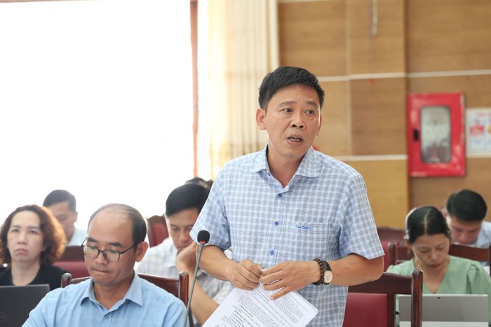 Chủ tịch UBND xã Di Linh Trần Nhật Thi báo cáo tại buổi làm việc