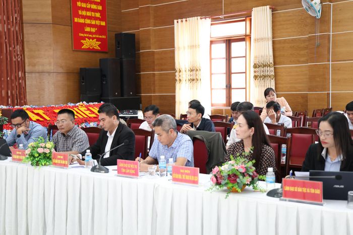 Đại diện lãnh đạo sở, ngành của tỉnh tham dự tại buổi làm việc