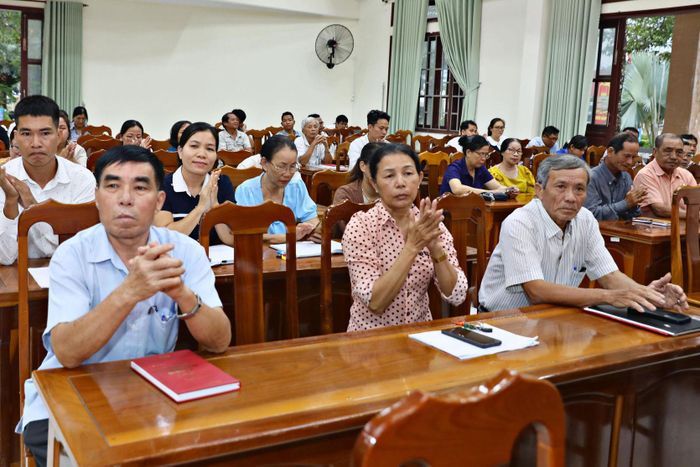 Cử tri 3 xã đồng tình với phần trả lời của đại biểu HĐND tỉnh, lãnh đạo các sở, ngành, địa phương