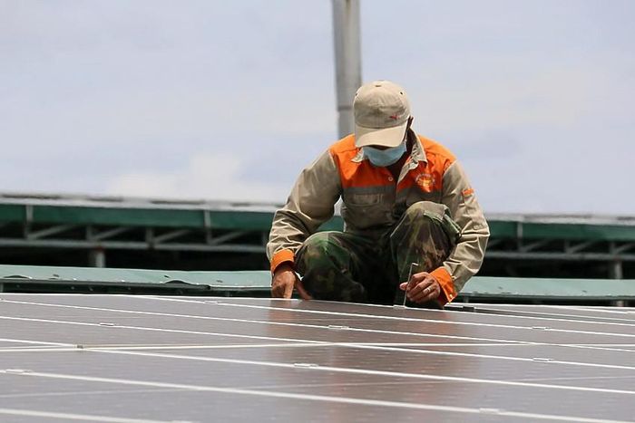 Những thay đổi trong cơ chế đặt ra bài toán, sản xuất điện mặt trời không còn đơn thuần là lắp đặt hệ thống để tạo ra nhiều điện năng nhất mà là lưu trữ và sử dụng nguồn điện đúng thời điểm, với hiệu quả cao nhất