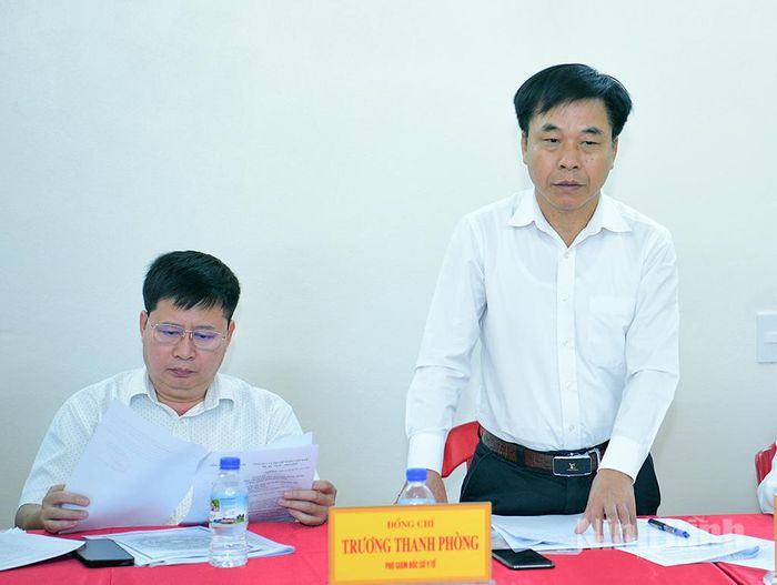 Lãnh đạo Sở Y tế phát biểu ý kiến.