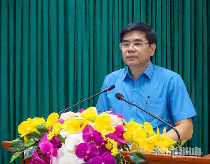 Đồng chí Nguyễn Hải Long, Tỉnh ủy viên, Phó Chủ tịch Ủy ban MTTQ Việt Nam tỉnh, Chủ tịch LĐLĐ tỉnh phát biểu tại hội nghị.