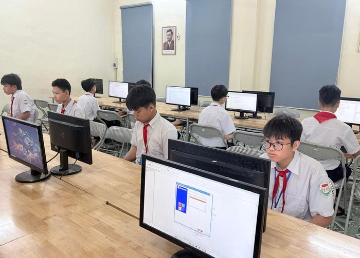 Giờ Tin học ở Trường THCS Trần Huy Liệu (xã Vụ Bản).