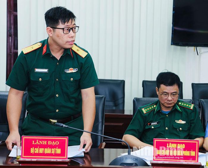 Lãnh đạo Bộ Chỉ huy Quân sự tỉnh phát biểu tại hội nghị.