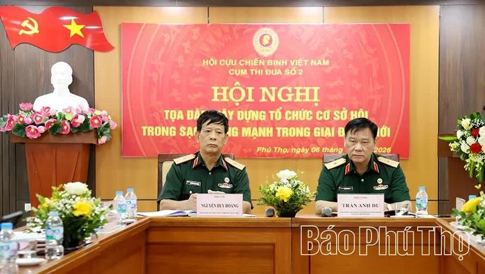 Thiếu tướng Nguyễn Huy Hoàng và Thiếu tướng Trần Anh Du chủ trì hội nghị.
