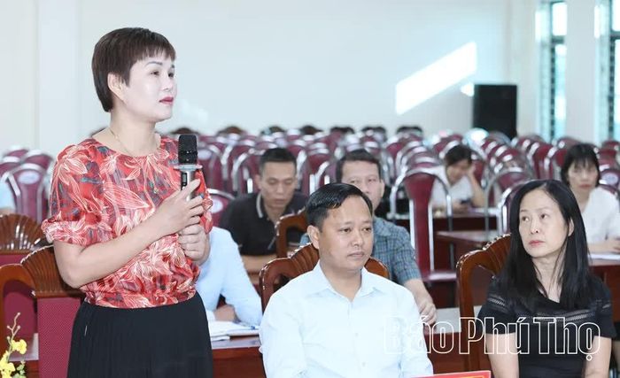 Đại diện các cơ quan báo chí, truyền thông khai thác thông tin tại buổi họp báo.