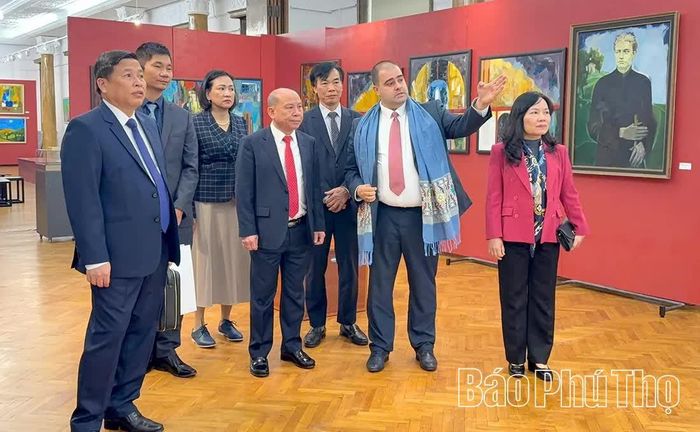 Đoàn công tác thăm thiết chế văn hóa, lịch sử của tỉnh Pernik.
