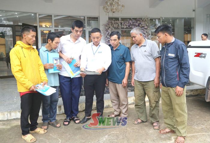 Cán bộ Trung tâm Trợ giúp pháp lý nhà nước tỉnh tuyên truyền trợ giúp pháp lý tại cơ sở.