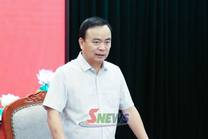 Đồng chí Phó Chủ tịch Thường trực UBND tỉnh chủ trì cuộc họp.