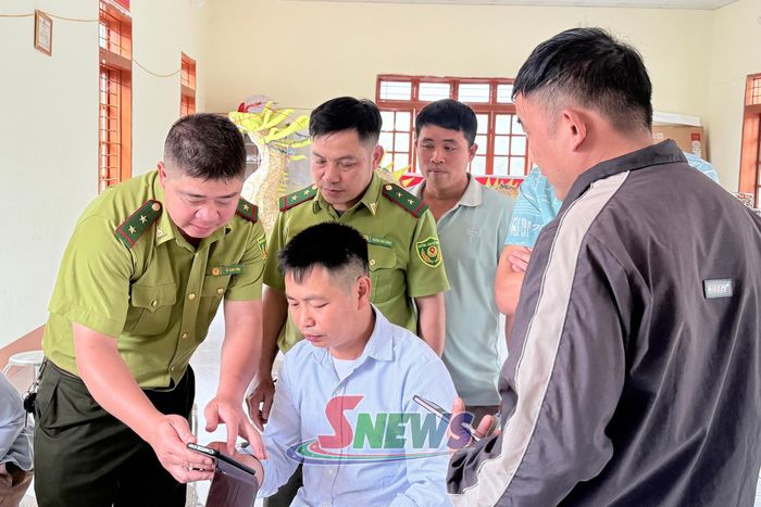 Hạt Kiểm lâm khu vực 3 hướng dẫn học viên sử dụng phần mềm Open Foris Ground rà soát dữ liệu đất trồng cây Cà phê