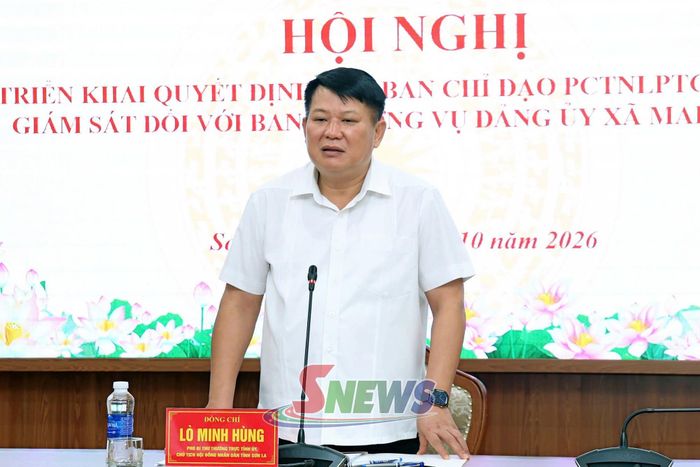 Đồng chí Phó Bí thư Thường trực Tỉnh ủy, Chủ tịch HĐND tỉnh phát biểu tại hội nghị.
