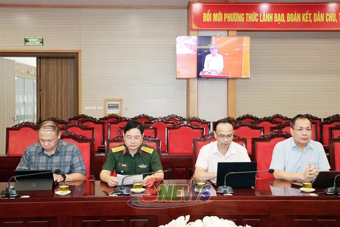 Các đại biểu dự họp.