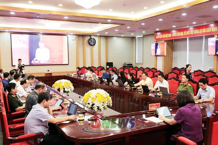Cuộc họp được kết nối trực tuyến tới 33 điểm cầu tỉnh, thành phố.