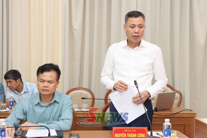 Đồng chí Phó Chủ tịch UBND tỉnh phát biểu tại cuộc họp.
