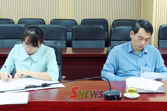 Đại biểu dự họp.