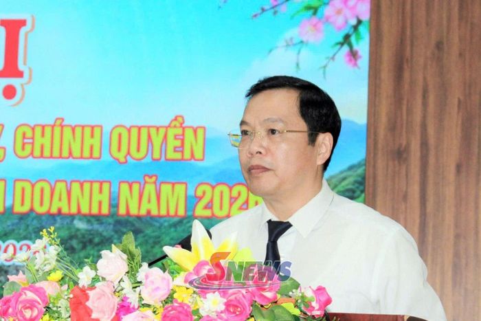 Đồng chí Bí thư Đảng ủy phường Chiềng An thông tin những kết quả nổi bật của phường.